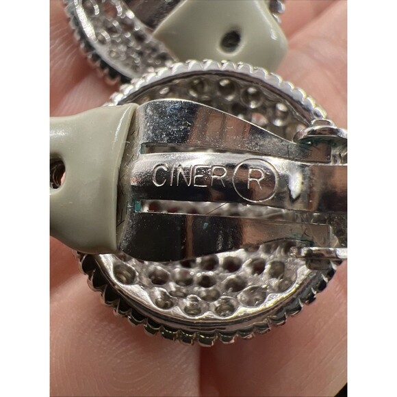 Vintage Ciner Signed Dome Cluster Rhinestone W/ Intricate Metalwork Clip Earring - Picture 5 of 7